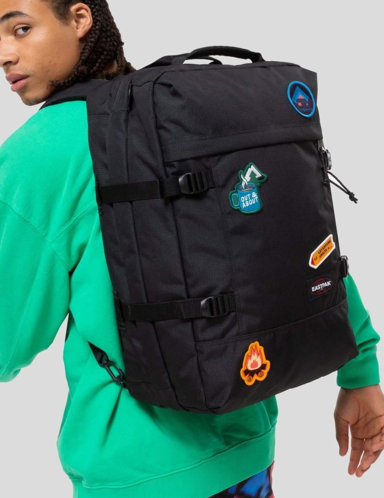 Mochila EASTPAK travelpack camp patch black